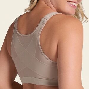 NWT Leonisa 34 Multi/Functional Unlined Wireless Posture Corrector Bra Mesh